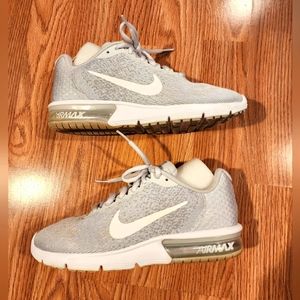 Nike Air Max women's athletic sneakers Size 7 gray